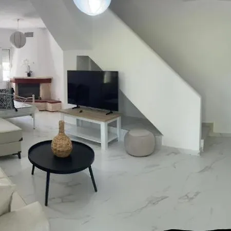 بيت للعطل Natural White Messonette