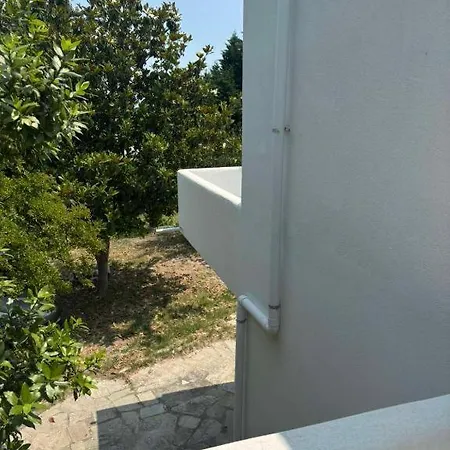 بيت للعطل Natural White Messonette *